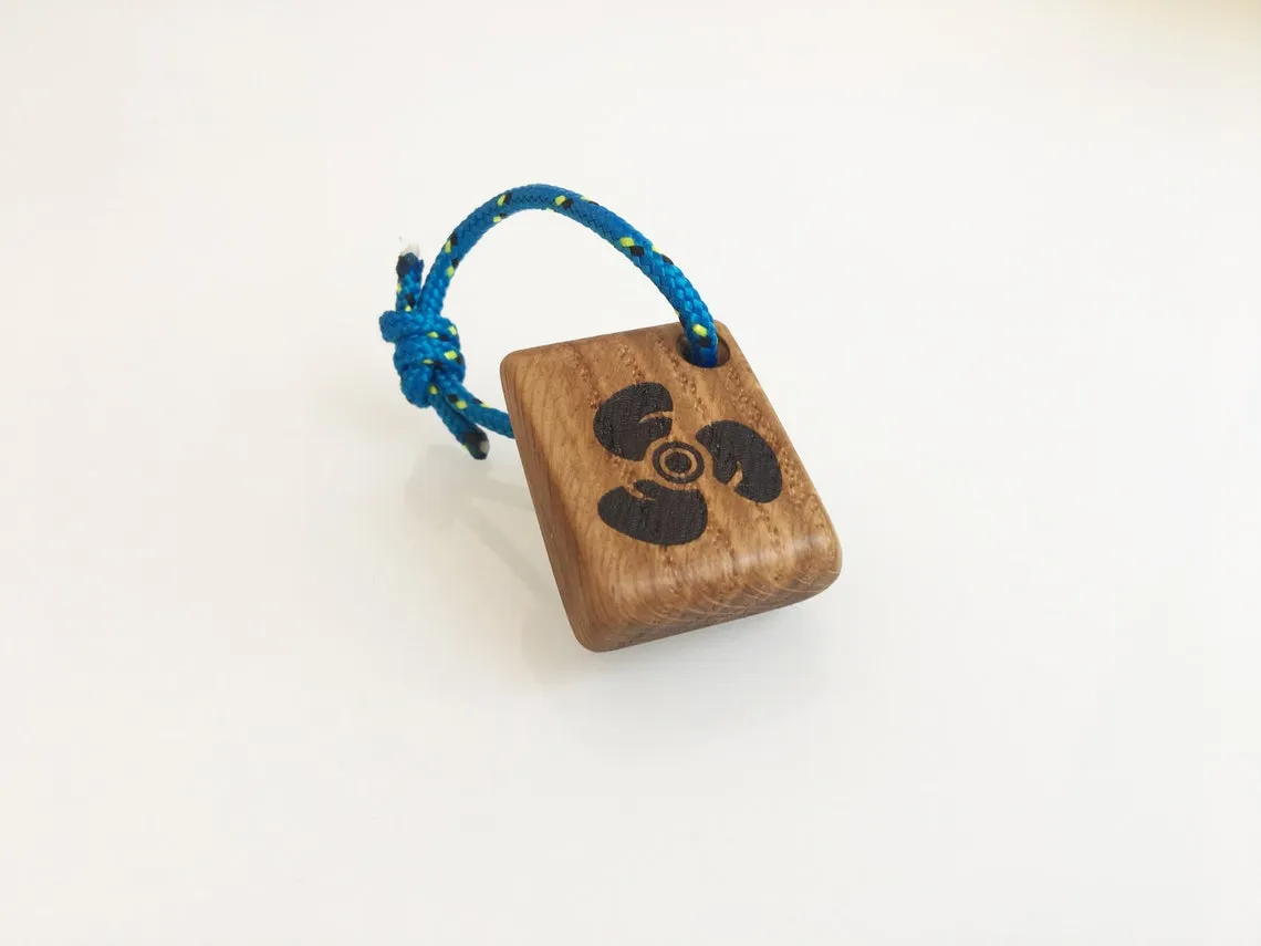 Stainless steel wire loop fitted to the propeller keychain