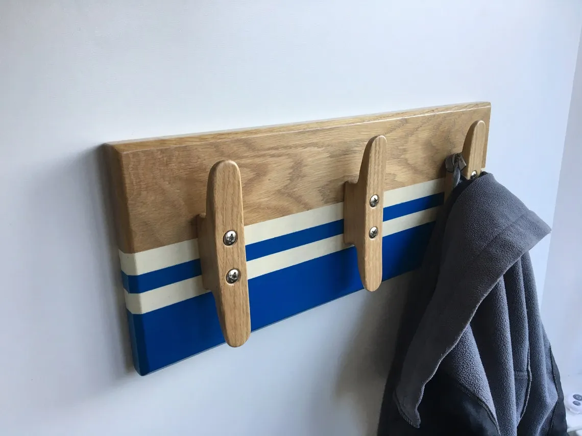 Full 44 cm length of the rack against a plain background