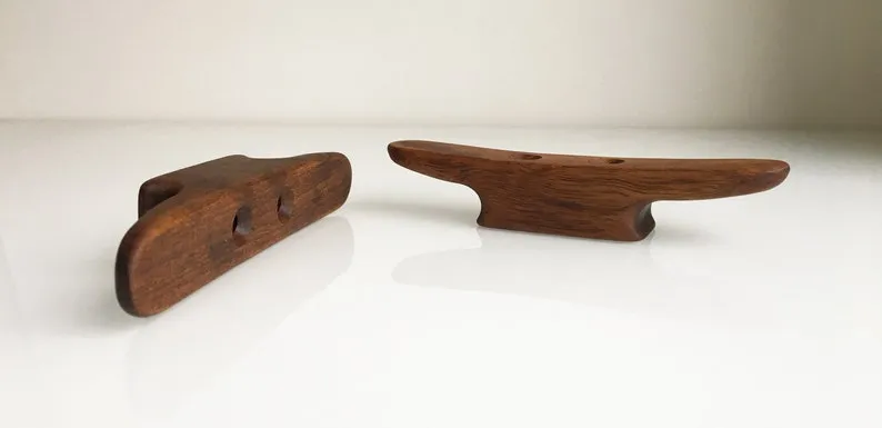 Angled view of the rounded horn and chamfered edges