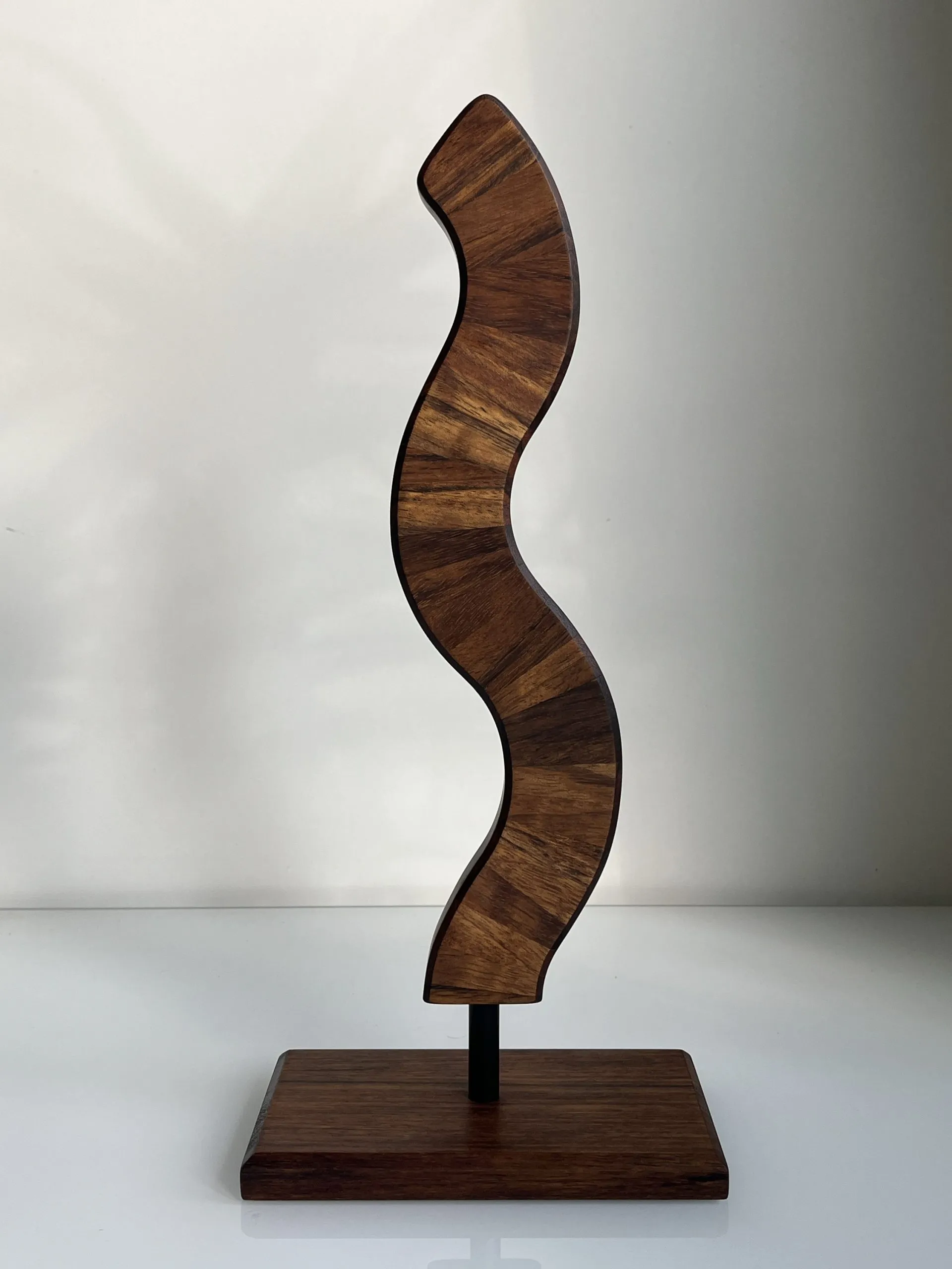 Close-up of the teak grain running the length of the sculpture