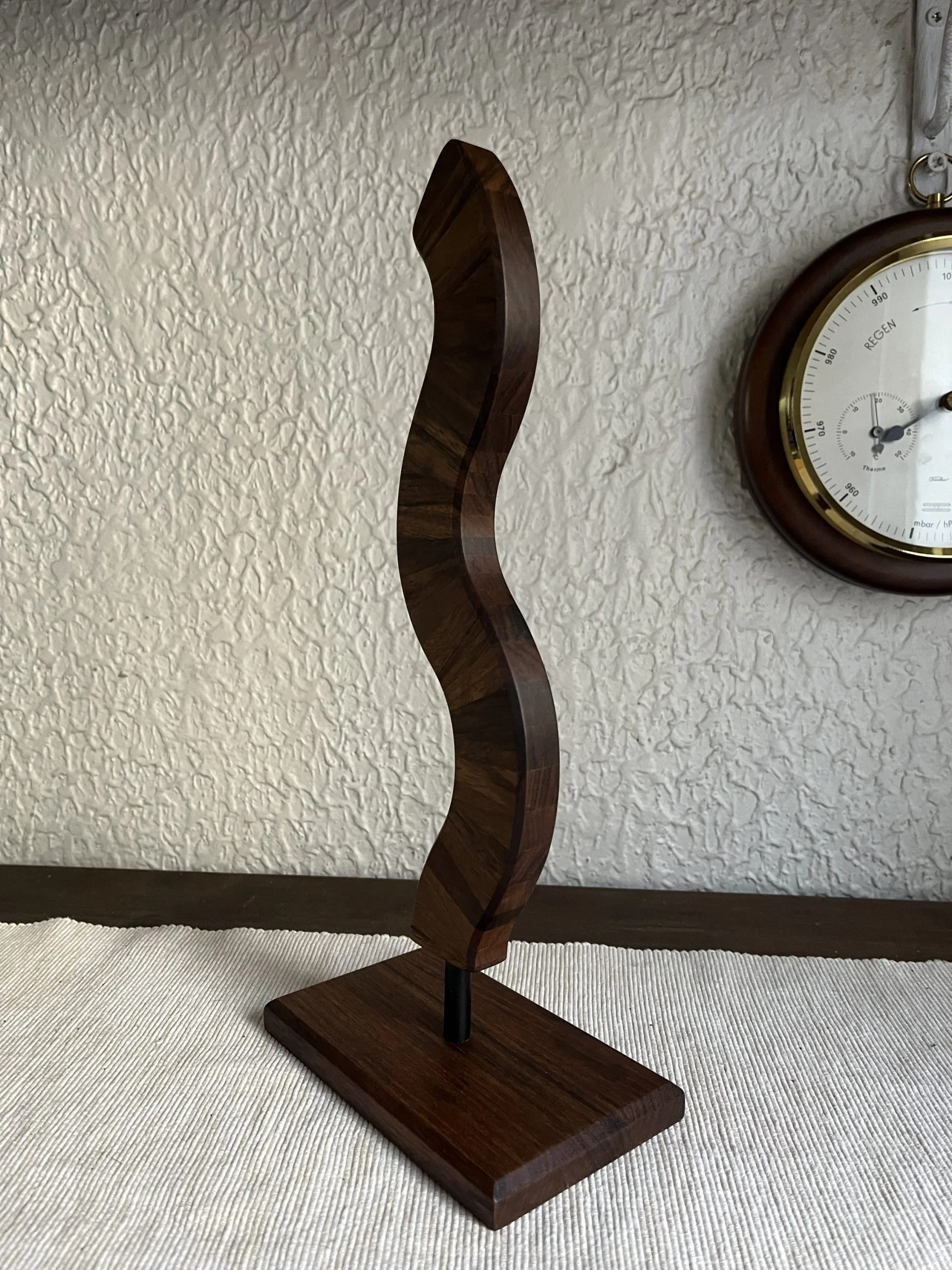 Sanded edge and oiled surface of the teak blade in raking light