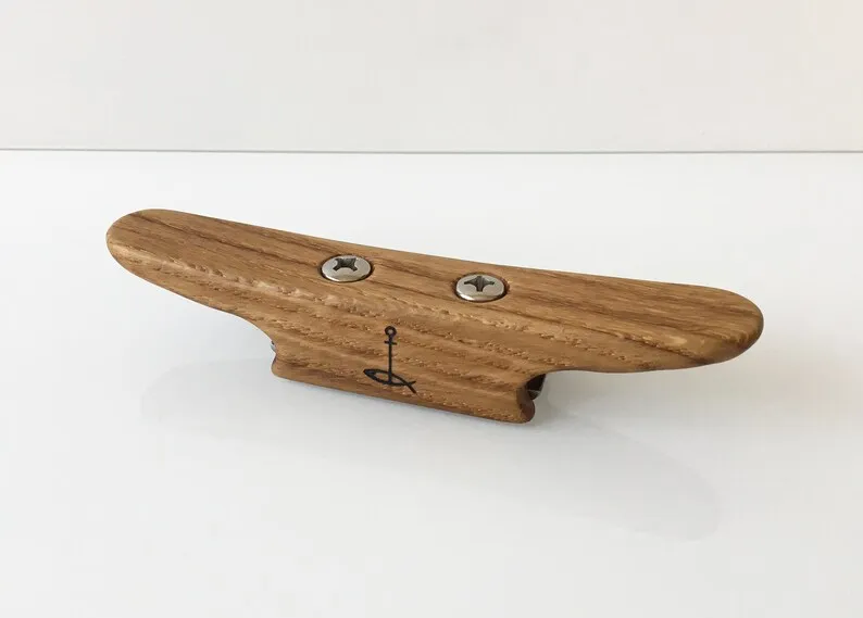 Angled shot showing the chunky three centimetre oak body